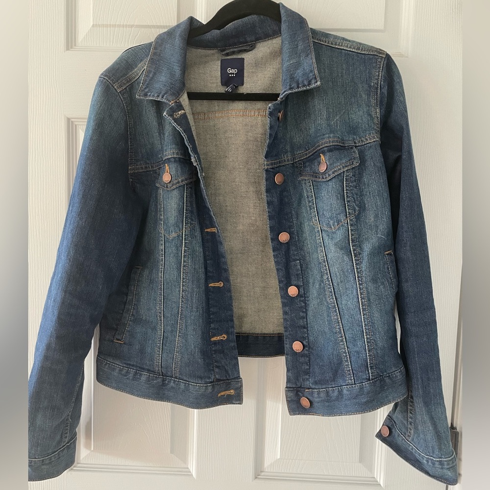 Classic GAP denim jacket, size medium